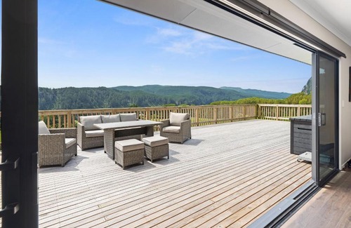 North Island Maison | Waipamu Lodge - Whakamaru Holiday Home