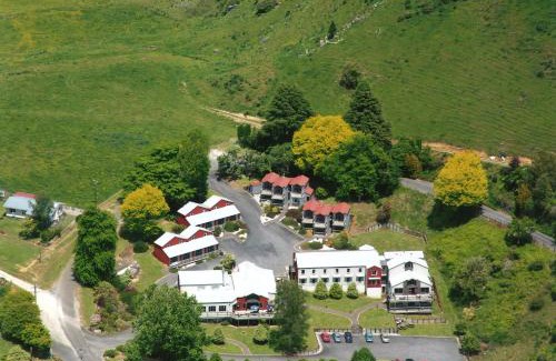 Waitomo Caves Hôtel | Waitomo Village Chalets home of Kiwipaka