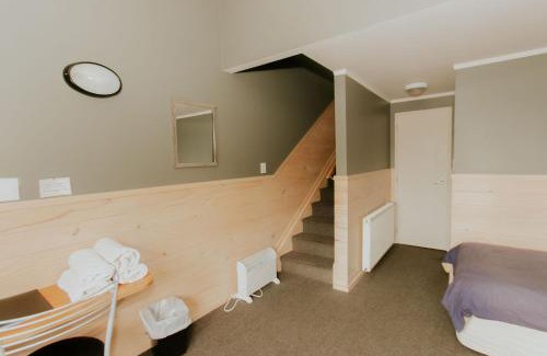 Waitomo Caves Hôtel | Waitomo Village Chalets home of Kiwipaka