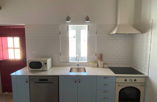 Porto Covo Cottage | Wake up to a sea view on this Alentejo hill, a 10-minute walk from the beach.