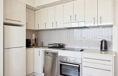 Manly Appartement | Wake Up to the Ocean: 1-Bed with Pool & Views