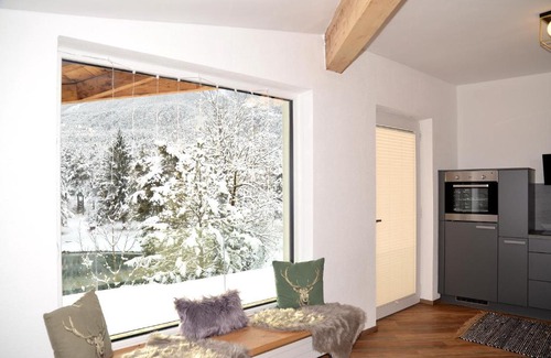 Imst Appartement | Waldcafe - Das Chalet am See