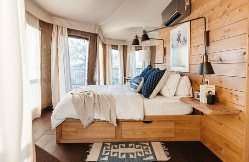 Johnson City Autre | Walden Retreats