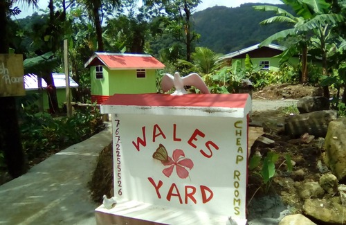 Wotten Waven Cabine | Wale's Yard, Breadfruit Tree Room, propre et confortable