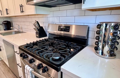 Walnut Creek Appartement | Walk Downtown Work Here Fast WiFi Parking King Bed New Kitchen
