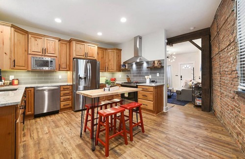 Lawrenceville Maison | Walk Everywhere★Custom Remodel★Off-Street Parking