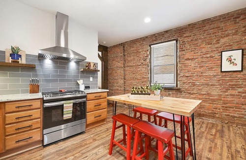 Lawrenceville Maison | Walk Everywhere★Custom Remodel★Off-Street Parking