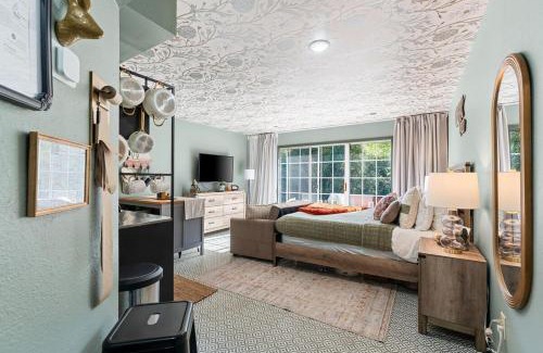Table Rock Appartement | Walk-in Studio w Patio, Pets OK!