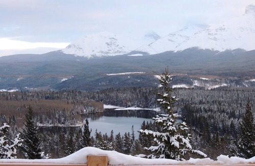 Alberta Appartement | Sortez du sous-sol au pied de la montagne Tecumseh.
