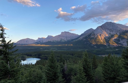 Alberta Appartement | Sortez du sous-sol au pied de la montagne Tecumseh.