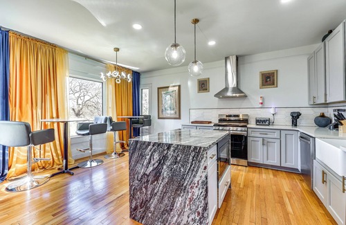 Norwood Maison | Walk to Amphitheater: Birmingham Retreat w/ Games