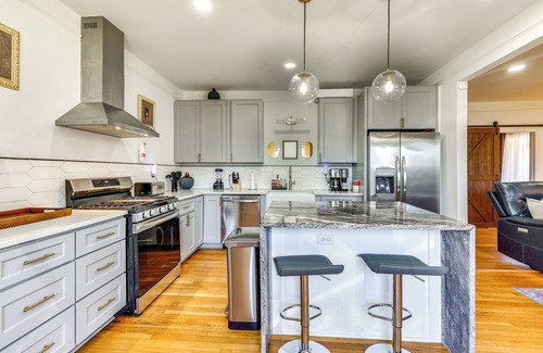 Norwood Maison | Walk to Amphitheater: Birmingham Retreat w/ Games