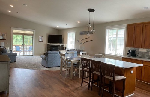 Long Beach Maison | Walk to beach, Discovery Trail, and Golf Course