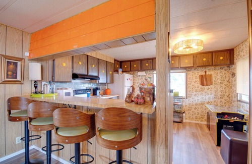 Ocean Shores Maison | Walk to Beach! Fun Retro Retreat in Ocean Shores