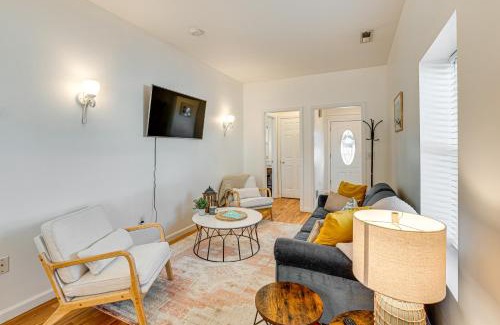 Keansburg Maison | Walk to Beach Keansburg Home with Patio and Fire Pit!