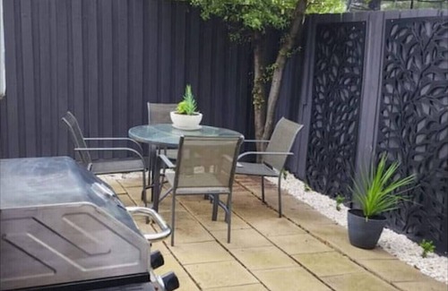 Williamstown Appartement | Walk to beach. Pet Friendly. Parking. WiFi