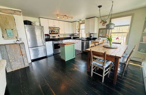 Biddeford Maison | Promenade à la plage, quartier calme, chien amical