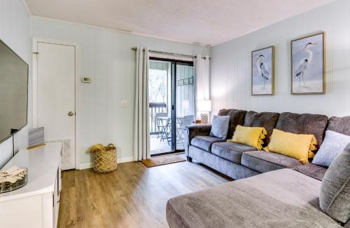 North Forest Beach Appartement | Walk to Beach Hilton Head Getaway with Balcony!