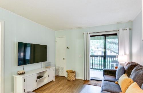 North Forest Beach Appartement | Walk to Beach Hilton Head Getaway with Balcony!