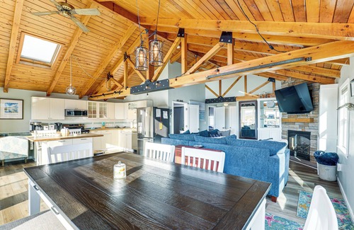 Seabrook Maison | Walk to Beach: Water-View Seabrook Sanctuary