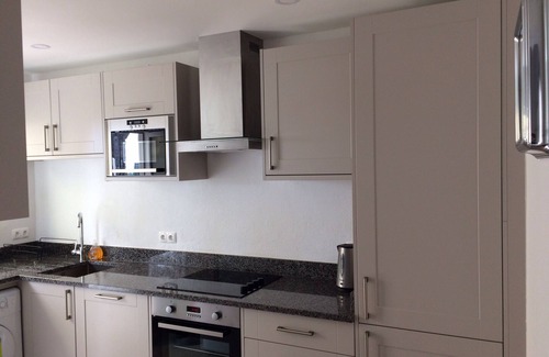 Carvoeiro Villa | Emplacement pratique - Lumineuse, spacieuse, luxueuse villa de 2 chambres, climatisation et jardin privé.