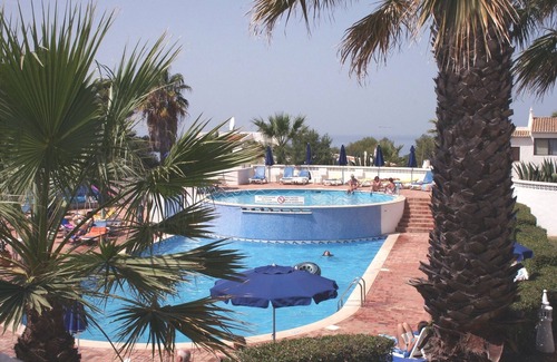 Carvoeiro Villa | Emplacement pratique - Lumineuse, spacieuse, luxueuse villa de 2 chambres, climatisation et jardin privé.