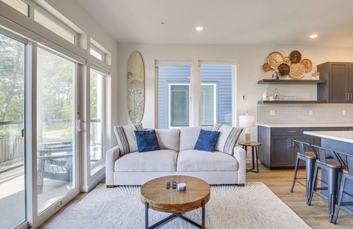 Lincoln City Maison | Walk to Beaches: 'Siletz Bay Bliss' Townhome