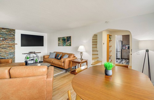 Retsil Maison | Walk to Beaches: Waterfront Home in Port Orchard!