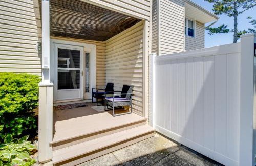Southend Appartement | Walk to Brigantine Beach Condo with Furnished Patio
