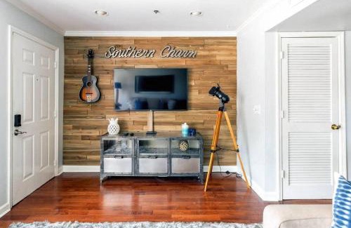 Rutledge Hill Maison | Walk To Broadway Charming Modern Historic Townhome