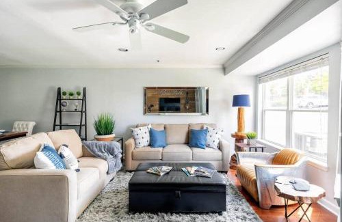 Rutledge Hill Maison | Walk To Broadway Charming Modern Historic Townhome