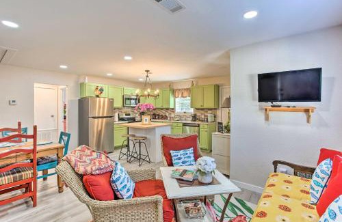 Tool Maison | Walk to Cedar Creek Reservoir Home with Fire Pit!