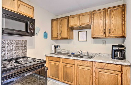 San Leon Villa | Walk to Coast: Galveston Bay Retreat w/ Grill