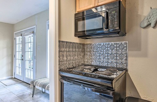San Leon Villa | Walk to Coast: Galveston Bay Retreat w/ Grill