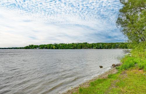 Nottawa Maison | Walk to Coldwater Lake Peaceful Weidman Retreat