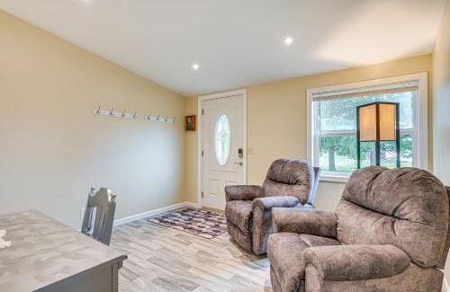 Nottawa Maison | Walk to Coldwater Lake Peaceful Weidman Retreat
