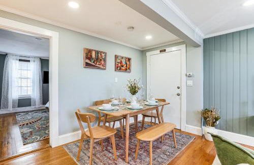 Harbor View - Orient Heights Appartement | Walk to Constitution Beach Mid-Century Boston Gem