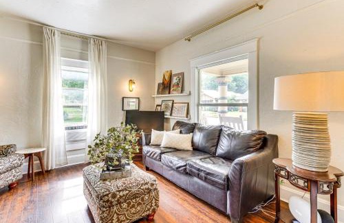 Guthrie Maison | Walk to Downtown Historic Guthrie Home on Mansur