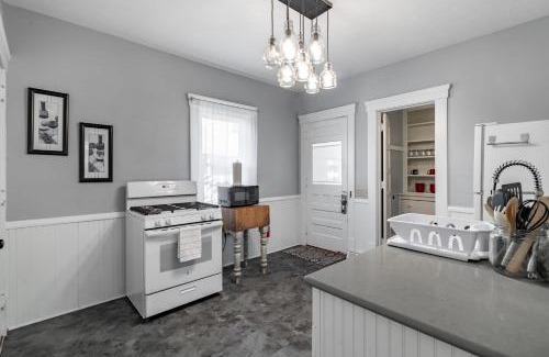 Kent Maison | Walk to Downtown Kent - 3 BR House w Patio & Yard