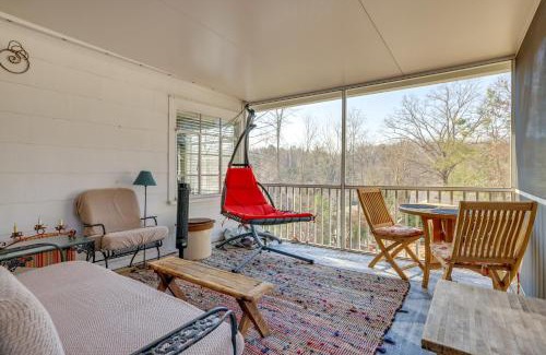 Lynn Maison | Walk to Downtown Pet-Friendly Cottage in Tyron