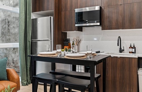 Old City Appartement | Walk to Everything in Old City- ADA compliant unit! Old City Philadelphia