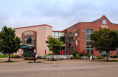 Queens Square Copropriété | Marchez jusqu'à Fine Restaurants & Confederation Centre of The Arts.
