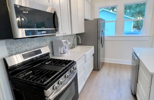 Old Town Maison | Walk to FSU NEW Renovated Downtown Stunner Min from FSU and Capital