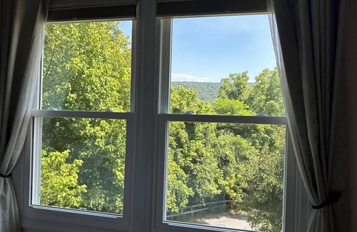 Bolivar Maison | Walk to Harpers Ferry! Dog-friendly. Beautiful Views.