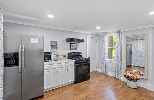 Ithaca Maison | Walk to Ithaca Commons+Trails!