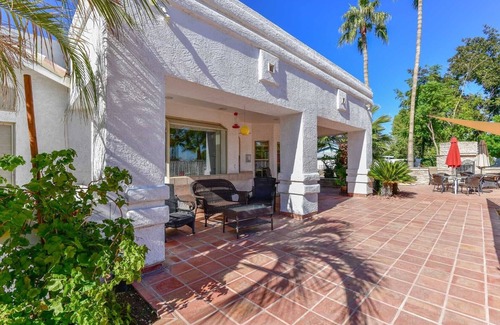Larissa Maison | HEATED SPA WALK 2 LA-WSOX SP TRAINING 5MN DRIVE 2 STADIUM 1AC YARD 4Ksq ft HOME