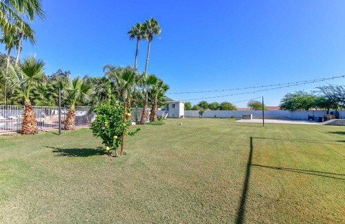 Larissa Maison | HEATED SPA WALK 2 LA-WSOX SP TRAINING 5MN DRIVE 2 STADIUM 1AC YARD 4Ksq ft HOME