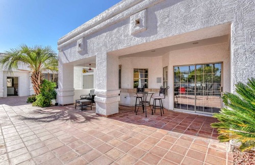 Larissa Maison | HEATED SPA WALK 2 LA-WSOX SP TRAINING 5MN DRIVE 2 STADIUM 1AC YARD 4Ksq ft HOME