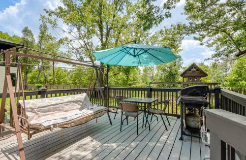 Springdale Maison | Walk to Lake Fayetteville Family Retreat with Deck