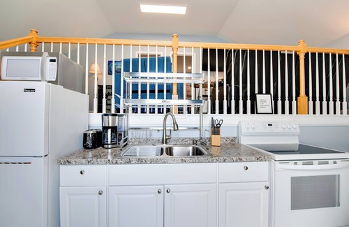 Hiram Appartement | Walk to Lake: Hiram Hideaway w/ Shared Gazebo!